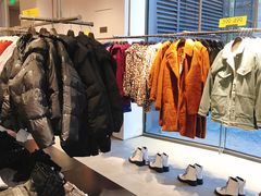 -URBAN REVIVO(欢乐海岸购物中心店)