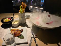 笔筒色拉-穹六人间 people 6(岳阳路店)