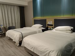 -库车国际酒店(火车站东湖公园店)