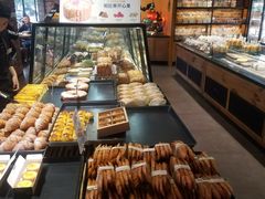 面包甜点陈列柜-全日可颂动物奶油生日蛋糕(步行街店)