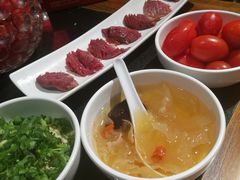 银耳汤小番茄-铜人李火锅(西大街店)