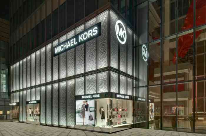 michael kors(赛特奥莱店)-"这个牌子一直卖得挺贵的,店铺服务员打造
