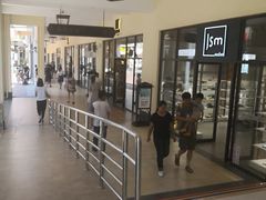 -王府井奥莱临潼小镇(临潼店)