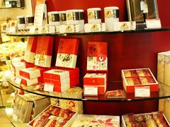 零售区-奇华饼家(香港国际机场T1店)