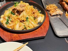 酸菜炒羊里脊-阿里家·新疆烤肉酒場 by MIG