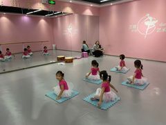 -艺熠舞蹈口才主持表演艺术中心(爱琴海校区)