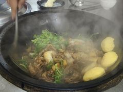 -粘豆包柴火铁锅炖