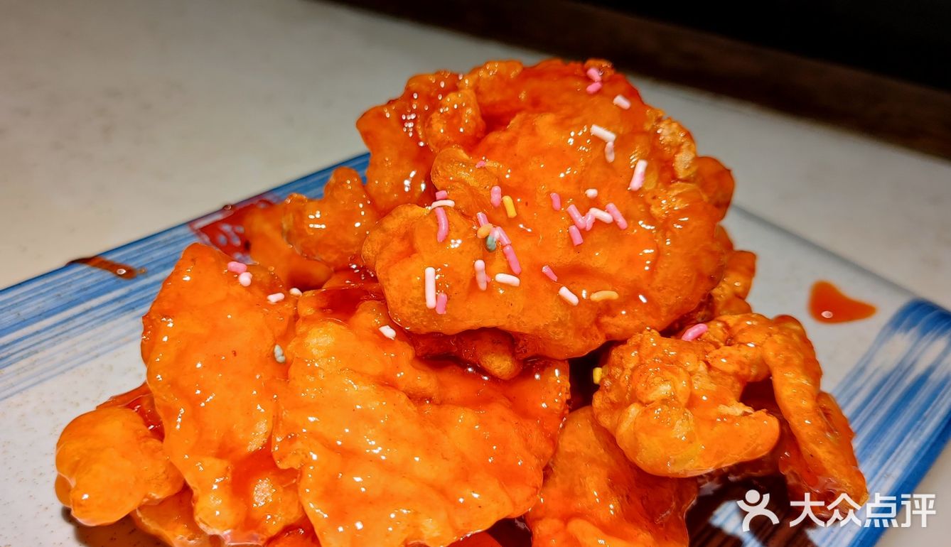 适合家庭小聚的小馆子，二楼环境更好。