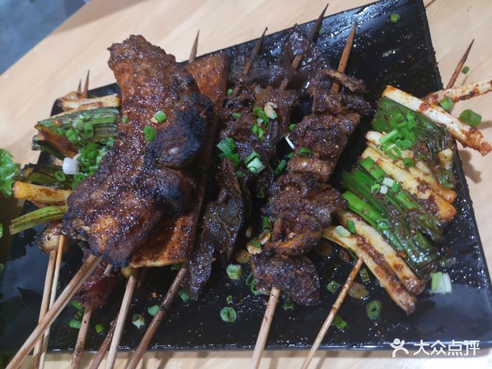支边烧烤烤大排图片