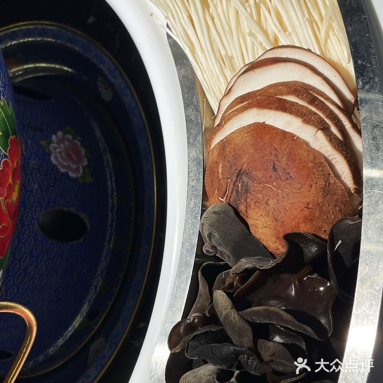 体验内蒙大草原风情,品味高品质牛羊肉火锅