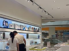 -J-Optical佳视明眼镜·蔡司视觉(青岛金茂览秀城店)