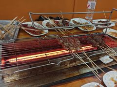 -哈尔滨小酒馆·鲜肉现穿自助烧烤(康新花园店)