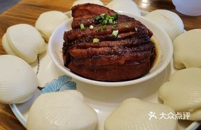 Pickled Mustard Stem Braised Pork Bao