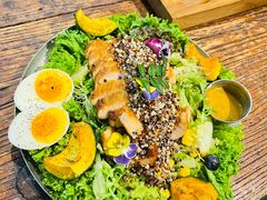 藜麦南瓜烤肉沙拉-邊渡咖啡