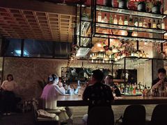 -FOUR PLAY BAR