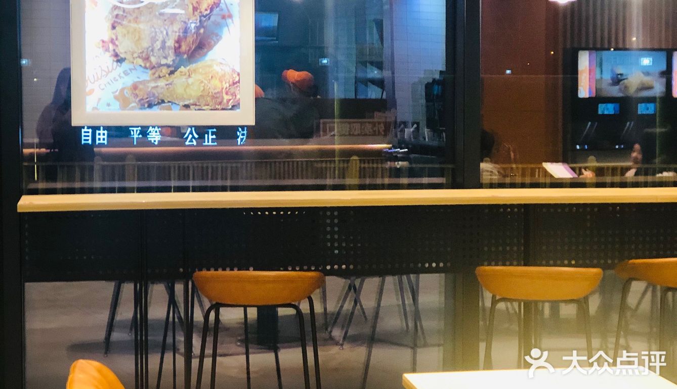 只要还有的物品都可以买，店里的椅子是皮质的，感觉不错