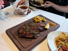 -LESCEDARS Brasserie Bistro香柏树