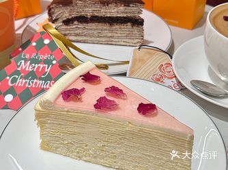 本来这个月说好减肥 不吃小蛋糕了 但是这个玫瑰千层蛋