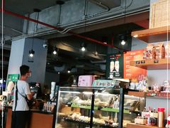 面包甜点陈列柜-星巴克(深圳罗湖书城店)