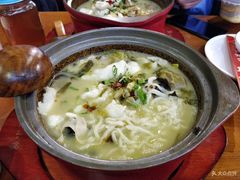 -周鱼小馆石锅酸菜鱼(活力汇店)