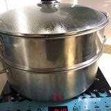 咸蛋黄豆腐，口感虽没蟹黄豆腐鲜美，但也形似。