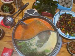 -苗阿哥酸汤牛肉火锅(体育场店)