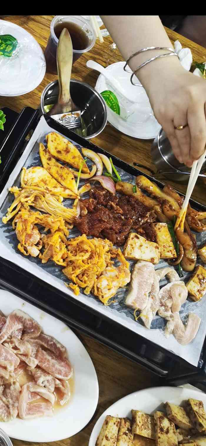 东北苗哥烤肉-"这家烤肉店是选择困难症的小伙伴毫不犹豫选.