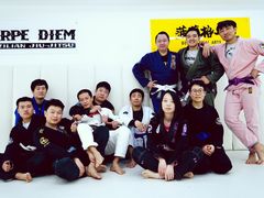 -菠萝格斗巴西柔术训练馆