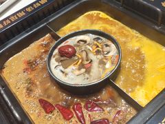 -老牌坊云南鱼豆花火锅(哈西万达店)