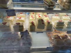 -白玉兰食品甜凤店(合生汇店)