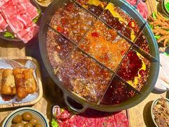 -渝嘴小老弟老火锅(华新村店)