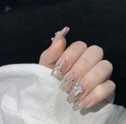 -Pink You美甲洗眉纹绣定制中心