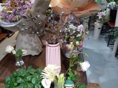 -何兮花店·气球派对鲜花店(马桥银春路万科城店)