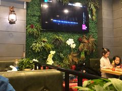 -愉肴麻辣香锅(中山路店)