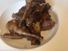 特色沙姜盐焗乳鸽-黄但记老店·陈村粉食府