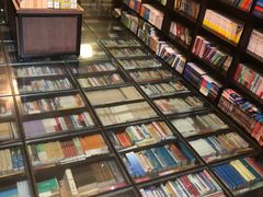 -钟书阁(松江泰晤士小镇店)