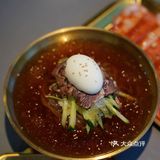 南京东路上的炭火泥炉烤肉