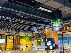 大堂-洪氏嗨捞·广东猪肚鸡·椰子鸡火锅(西咸万象城店)