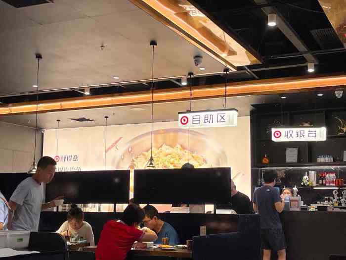 醉得意(金域华府店)-"环境卫生很好,服务员上菜快,厨房装修设计.