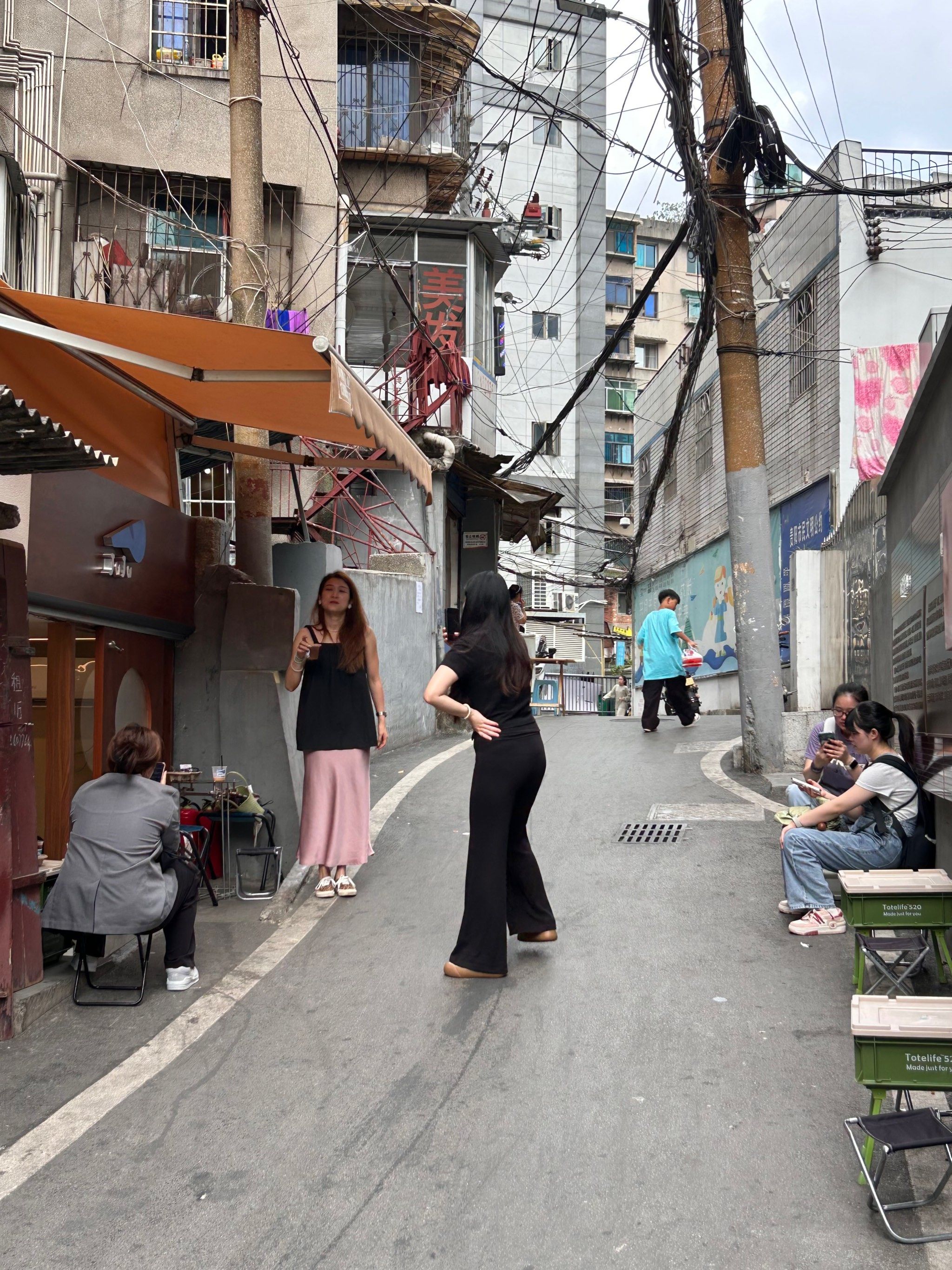 贵阳好热闹的巷子呀❗️