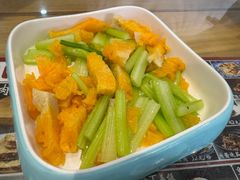 金耳拌芹菜-华天二友居肉饼(宫门口店)