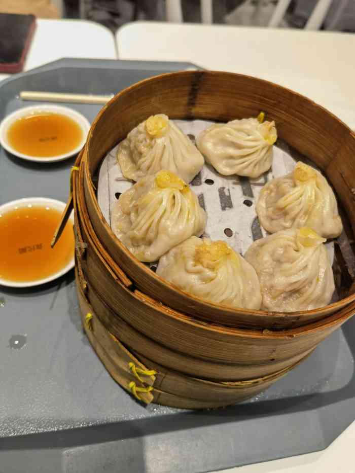 上海富麦小笼(正大广场店)-"「鲜肉小笼」口味还不错哦,就是收营的