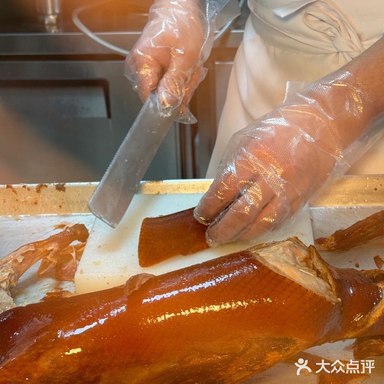 不用再飞北京!!成都也能吃到同款酥不腻烤鸭了