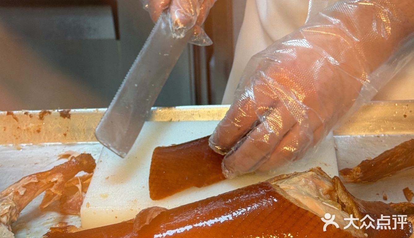 不用再飞北京！！成都也能吃到同款酥不腻烤鸭了