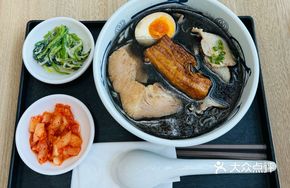 Garlic-Scented Three-Blade Flow Ramen Set