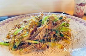 Stir-fried Chicken Wings with Crab Meat and Perilla