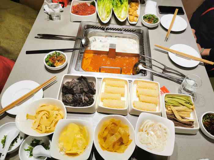 海底捞火锅(德思勤四季汇店)-"除了自己买底料弄,好久没吃海底捞了.