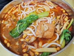 酸辣肥肠粉-红鼻子桂林米粉(金唐新光界店)