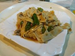 -雪乡人家东北菜·铁锅炖一切(高斯路店)