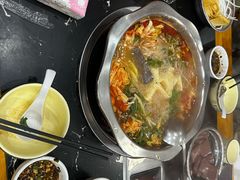 -黄利砖万峰林布依特色酸笋牛肉馆